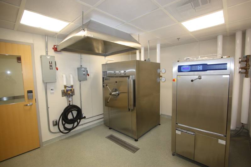QU Lab - Glass Wash/Autoclave